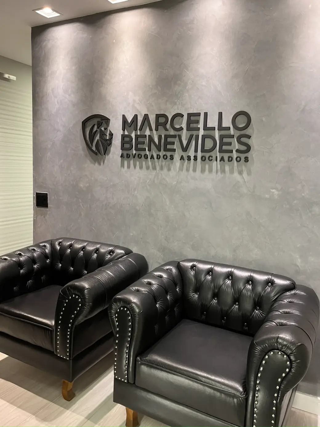 Sala de espera do escritório Marcello Benevides Advogados Associados